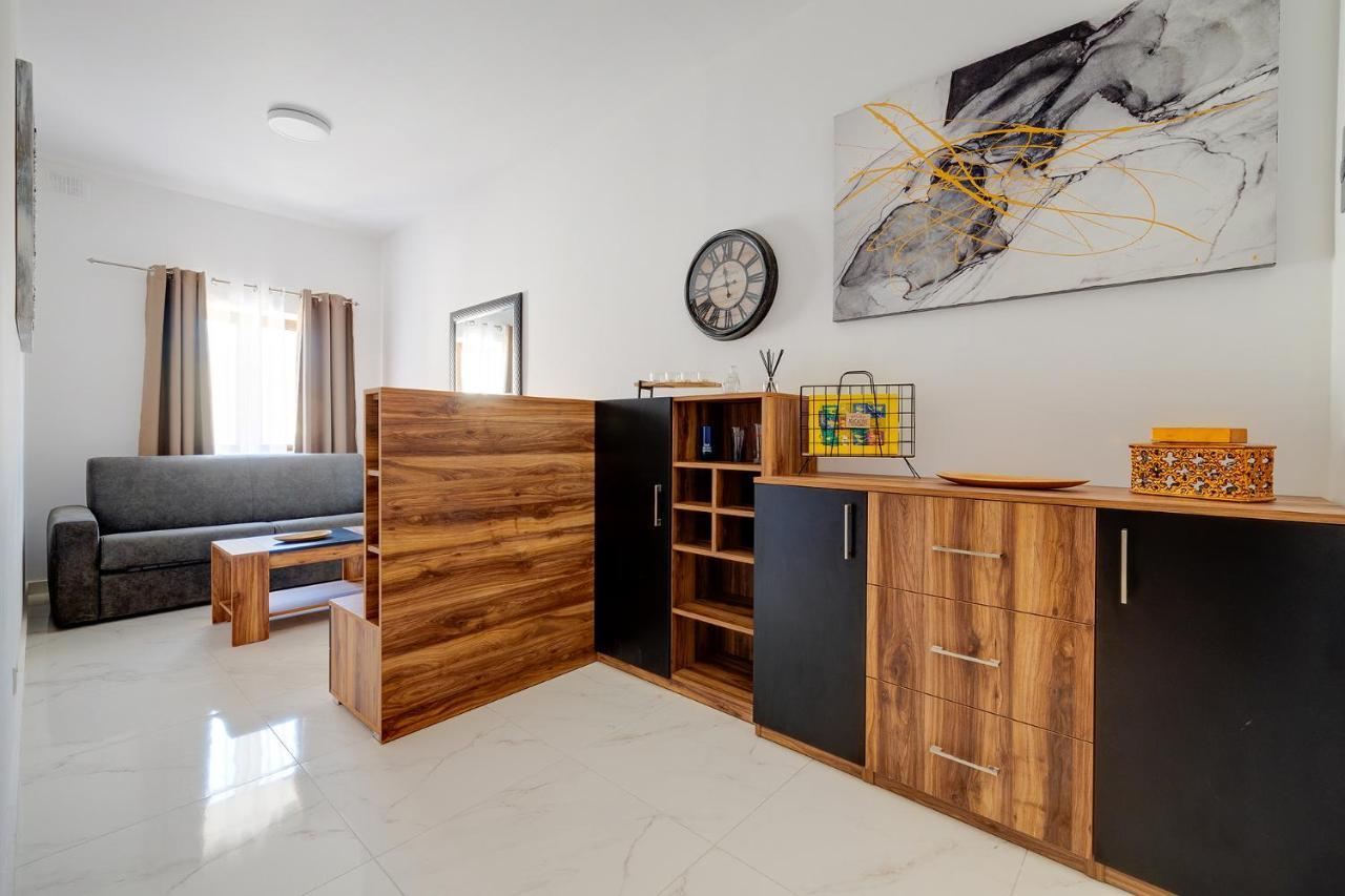 Idyllic Apartment Steps From The Promenade Sliema Exterior photo