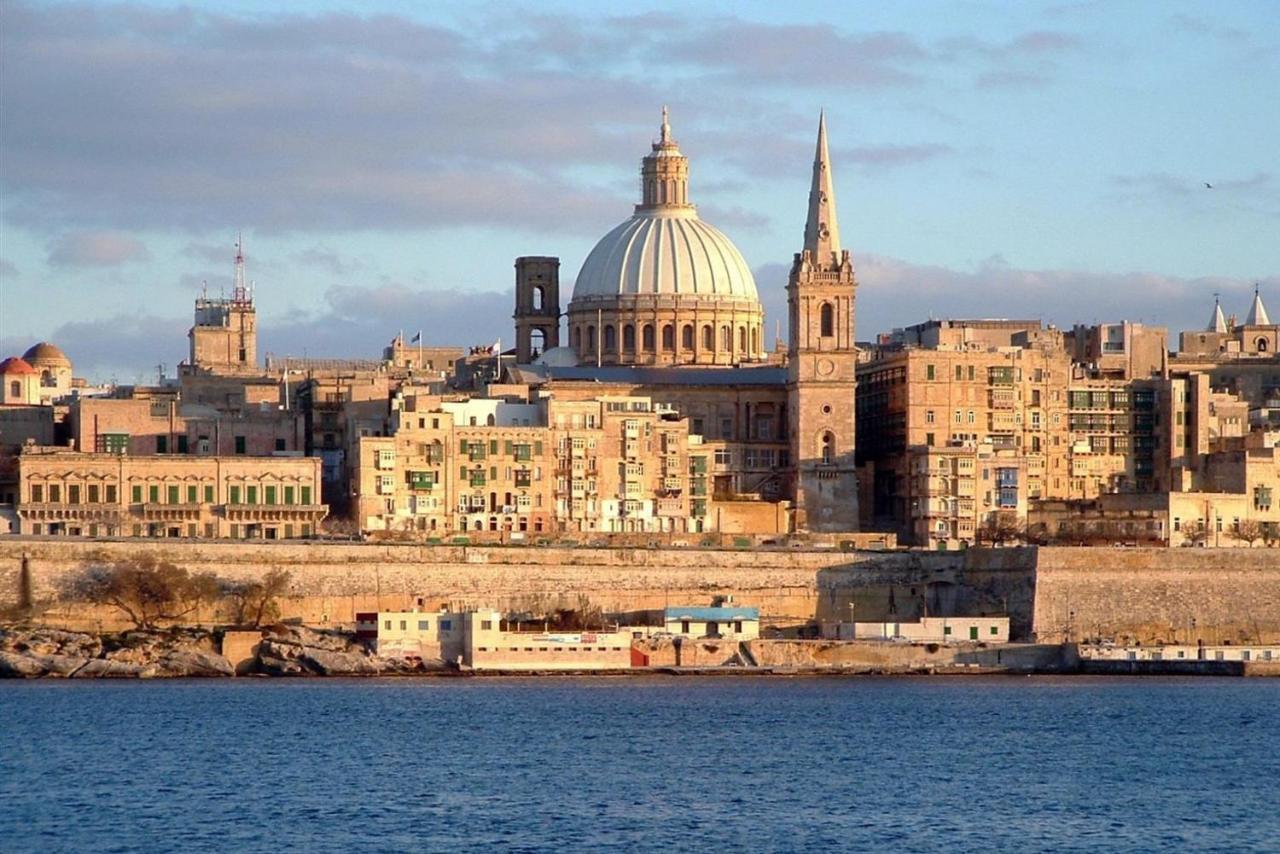 Idyllic Apartment Steps From The Promenade Sliema Exterior photo